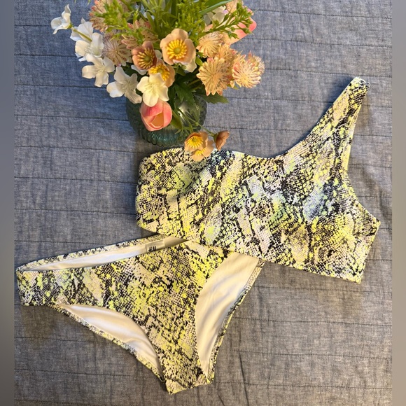 H&M Other - H&M Snakeskin One-Shoulder Bikini Set